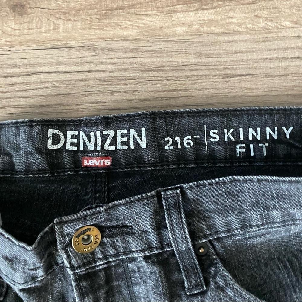 Denim Levi’s straight cut jeans size 33X32 - Picture 4 of 9